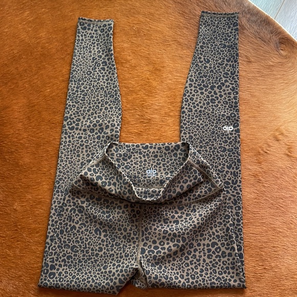 ALO yoga Vapor leggings NWOT - Picture 5 of 8